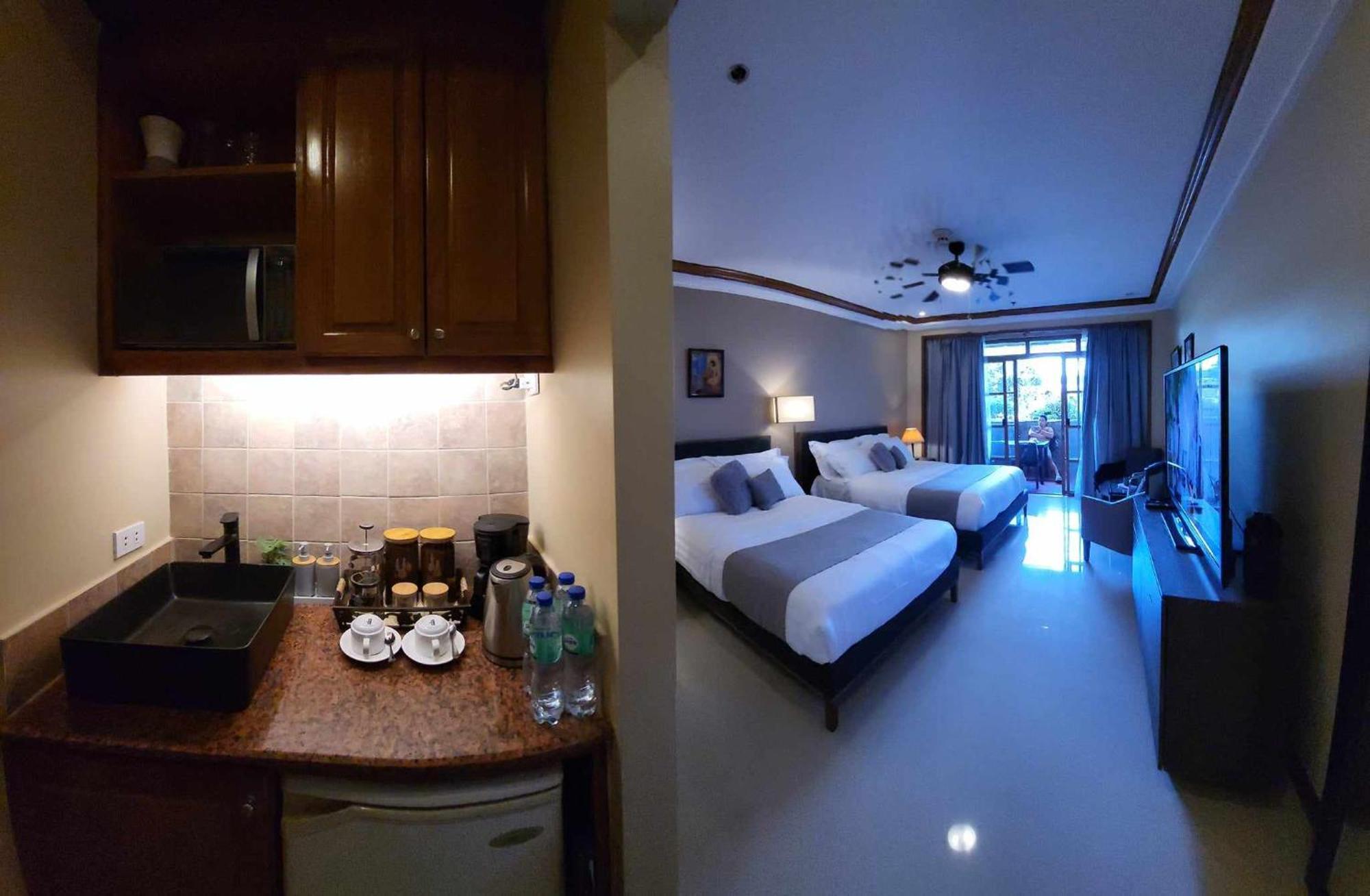 Charming Garden View,Privately Owned Deluxe Room At The Manor By Mist And Pine Baguio City Exteriér fotografie